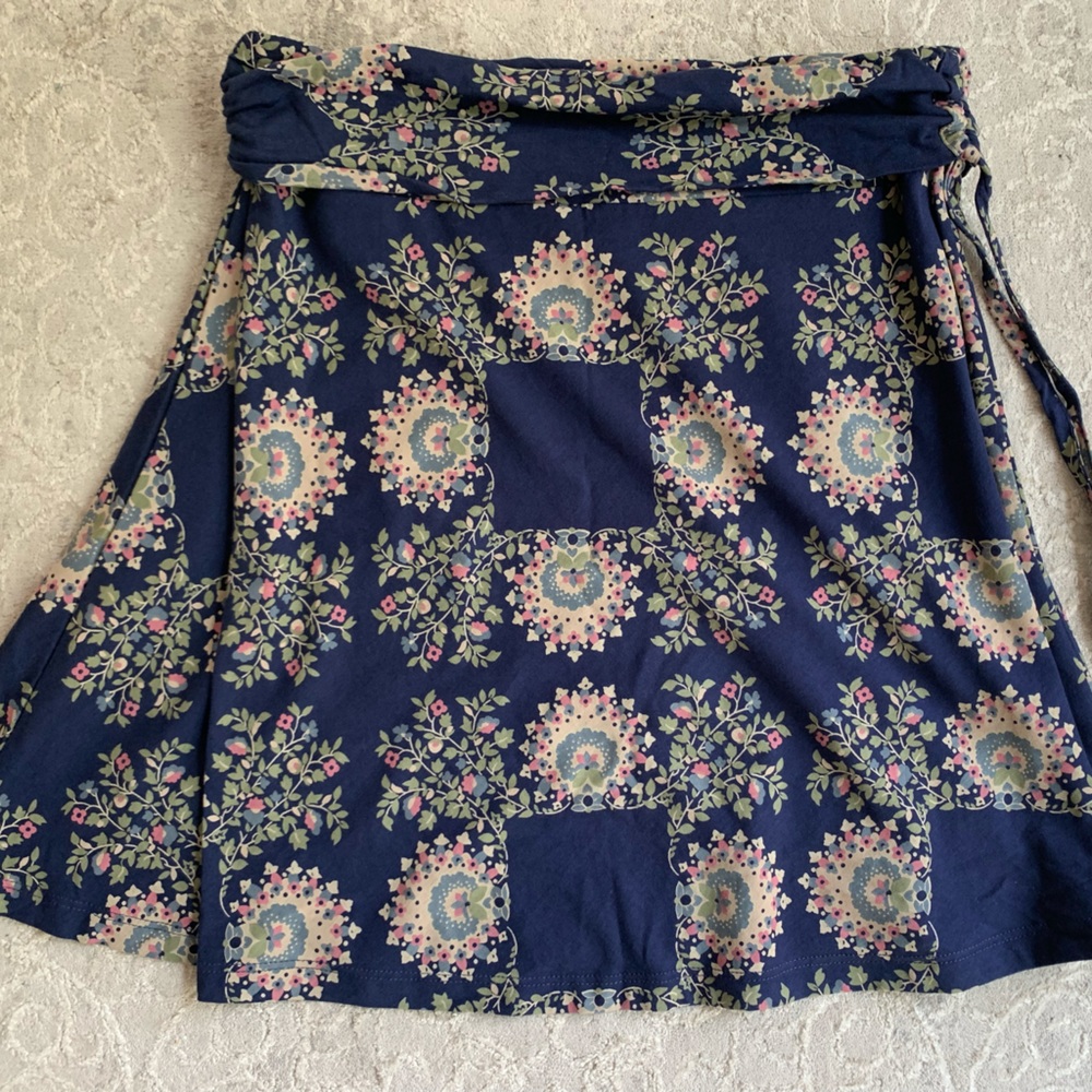 Patagonia skirt that can be turned into halter top.